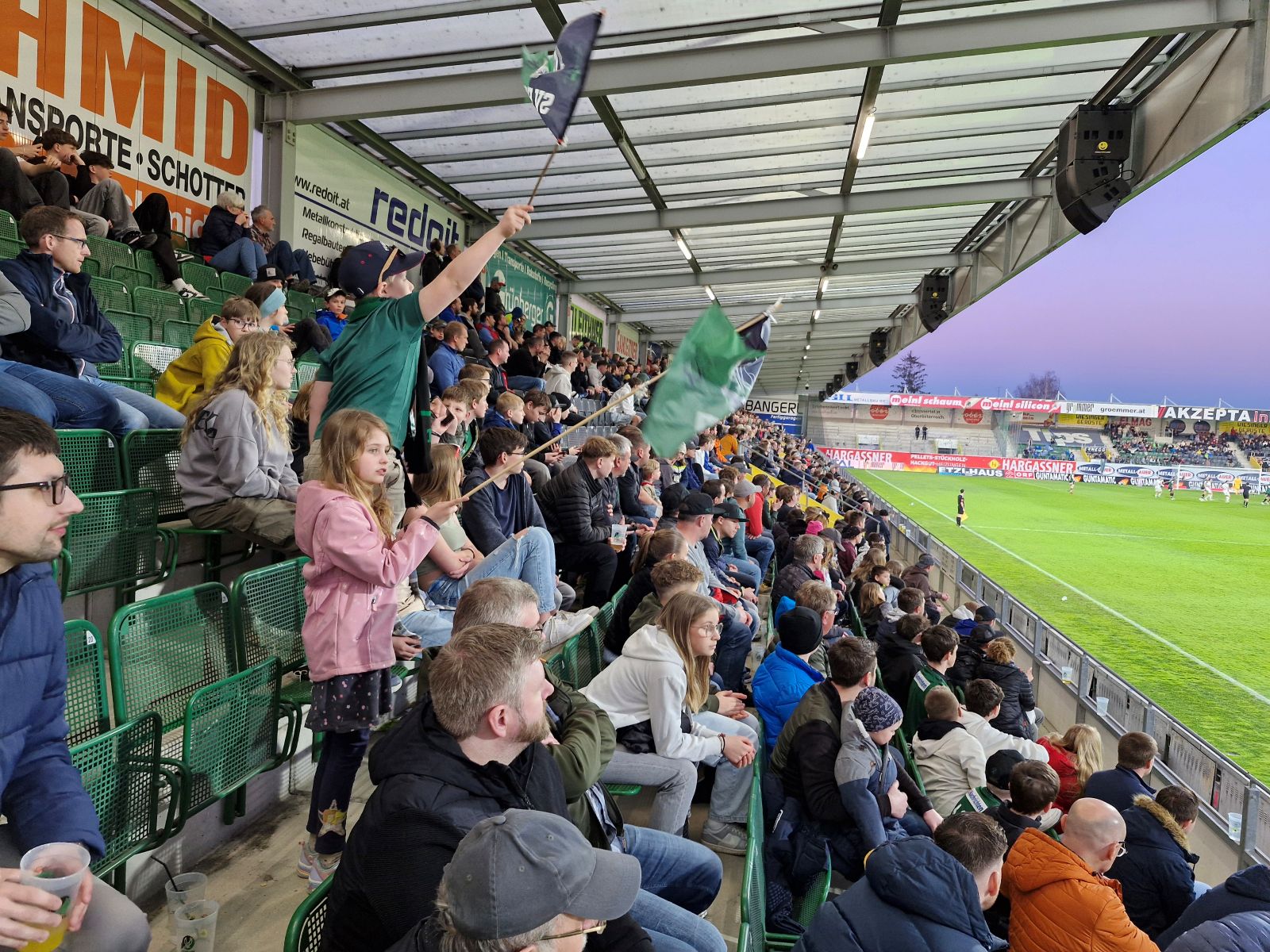 Ausflug der Feuerwehrjugend zum SV Ried-Spiel